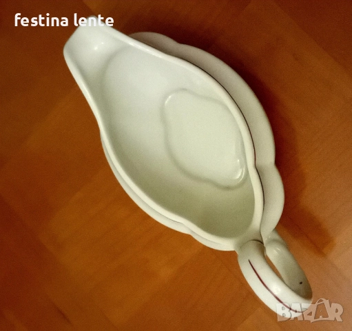 Порцеланова сосиера, снимка 2 - Антикварни и старинни предмети - 52585543