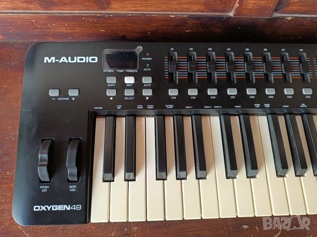 M Audio oxigen 49.   Midi controller. Миди клавиатура , снимка 2 - Синтезатори - 53142547