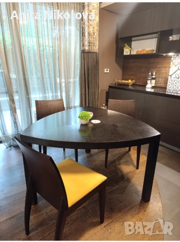 Маса със столове