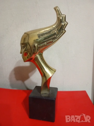 Месингова статуетка