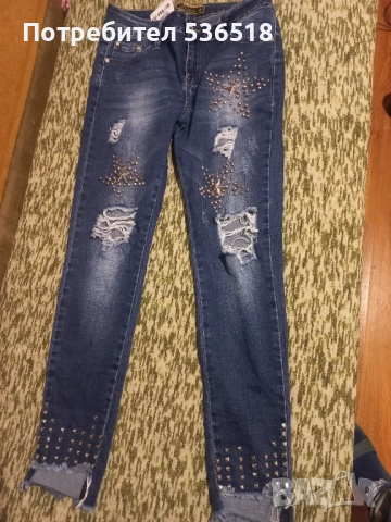 Накъсани дънки с капси звезди, снимка 2 - Дънки - 53817327