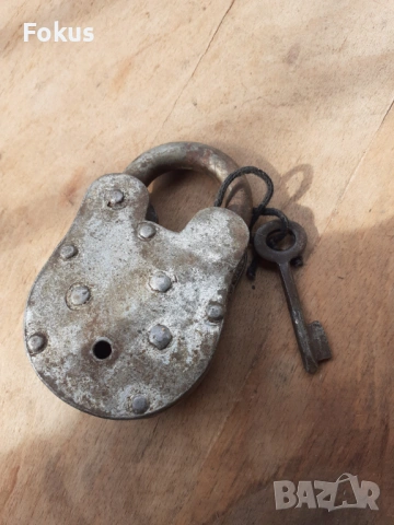 Стар кован катинар кофар катанец с ключ маркировки 3, снимка 2 - Антикварни и старинни предмети - 53685546