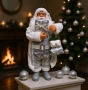 Дядо Коледа в сребристо – празнична фигура, която носи магия и уют у дома (50 / 70 /см), снимка 1