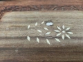 Винтидж табла за сервиране с ръчно резбовани флорални елементи, произход Индия около 1970 г. , снимка 18
