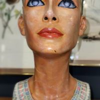 Бюст Нефертити , снимка 1 - Антикварни и старинни предмети - 45385039