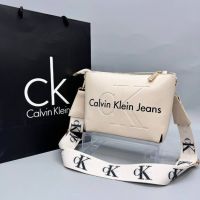 Дамска чанта Calvin Klein , снимка 9 - Чанти - 45404345