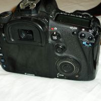 Фотоапарат DSLR Canon EOS 7D  18МР, снимка 4 - Фотоапарати - 45276802