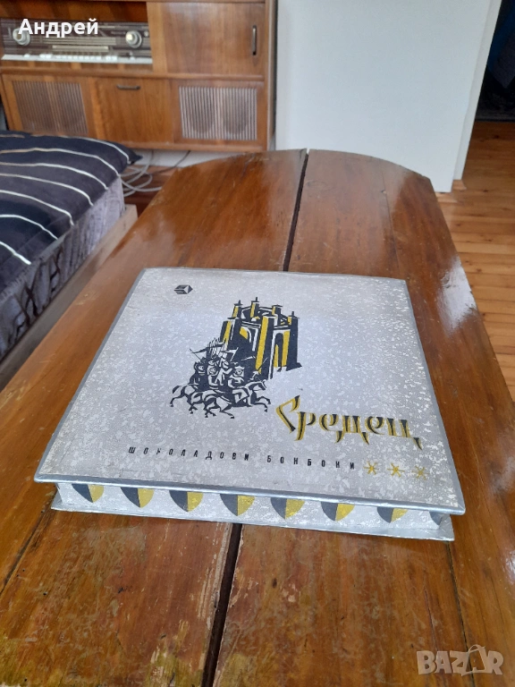 Стара кутия от шоколадови бонбони Средец, снимка 1