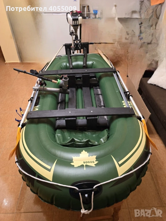 Надуваема лодка с бензинов двигател, снимка 1