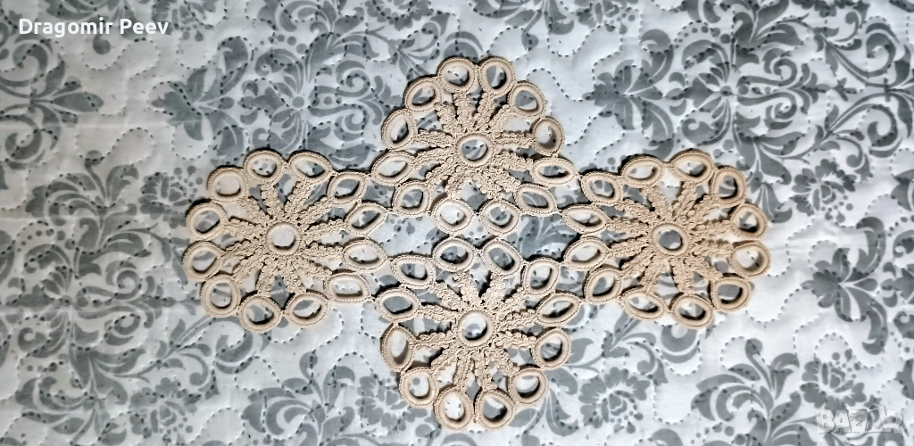 Продавам ново ръчно плетено каре с цвят екрю, снимка 1