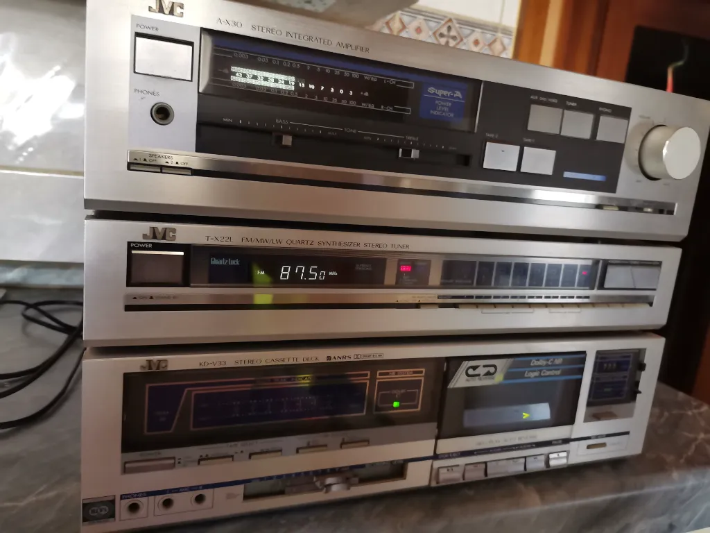 JVC A-X30,JVC KD V33,JVC TX-22 L в Аудиосистеми в гр. Куклен