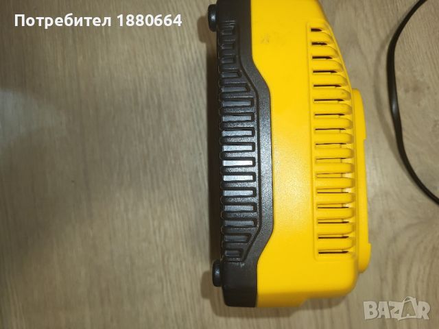 Зарядно DEWALT 7.2-18V, снимка 3 - Винтоверти - 45358330