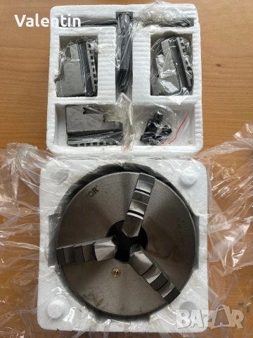 Универсал/патронник с три челюсти Ф160