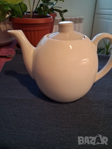 Порцеланов чайник и пепелник, снимка 2 - Сервизи - 52708278