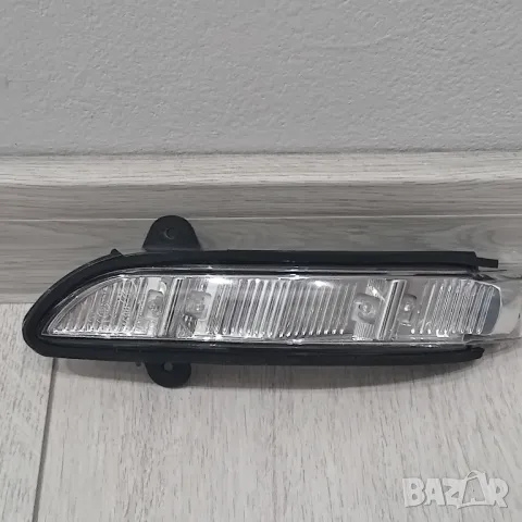 Мигач в огледало за Mercedes E 211,S 221,CL 216,CLS 219, Ляв Led, снимка 1 - Аксесоари и консумативи - 47196368