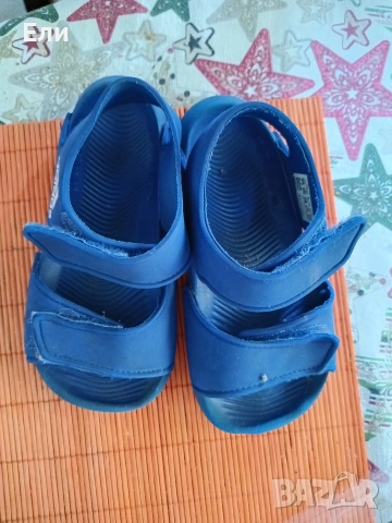Детски сандали Адидас 27 номер, снимка 4 - Детски сандали и чехли - 53746077