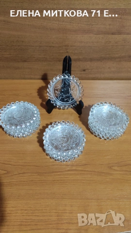 Поставки за чаши от кристално стъкло с релефна роза на дъното и красив борд