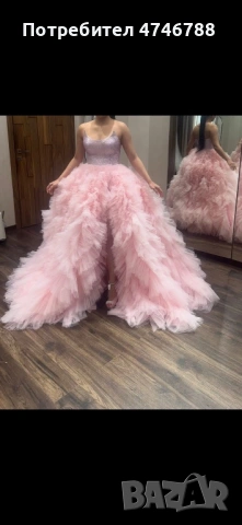 Продавам рокли на Stoyan Radichev