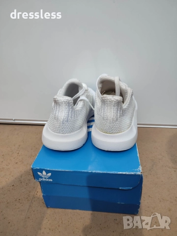 ADIDAS Swift Run C White, снимка 3 - Детски маратонки - 52624554