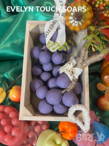 Сапун „Грозде“ – ръчно изработен с аромат на касис, снимка 7 - Козметика за тяло - 51370716