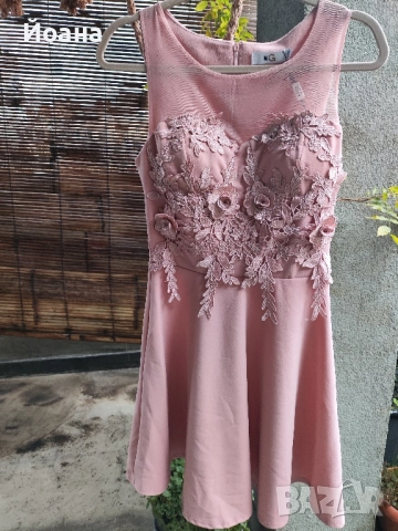 Къса рокля с дантела 