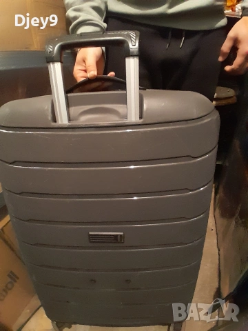 много здрав пътнически куфар hugo и мн.други , снимка 5 - Куфари - 53167312