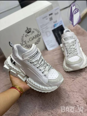 Дамски маратонки в бяло и черно