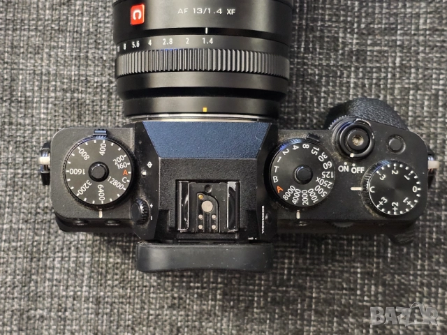 Fujifilm X-T4, 3 батерии, зарядно и 2 SD карти Самсунг, снимка 4 - Фотоапарати - 52636420