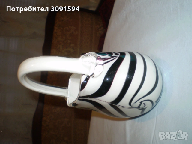 Ваза с дръжка двупластово стъкло черно и бяло модерен дизаин, снимка 2 - Вази - 53093594