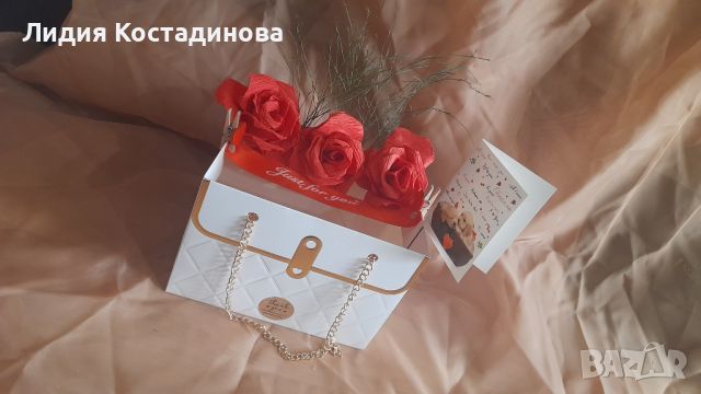 Чантичка с ръчно изработени рози , снимка 2 - Подаръци за жени - 45432435