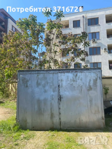 Продавам бетонен гараж 