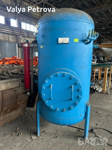 вертикален резервоар за сгъстен въздух (air receiver tank)