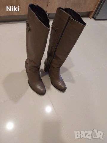 Дамски ботуши от естествена кожа.