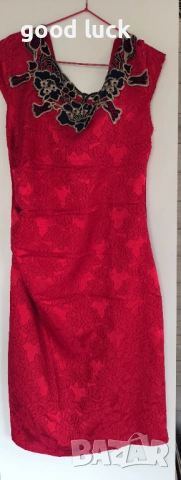 Страхотно красива рокля в червено 