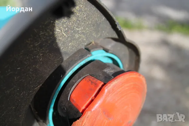 Електрически тример за трева ''Gardena SmallCut 300'' , снимка 11 - Градинска техника - 49961329