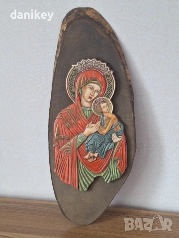 Голяма икона ръчно изрисуван направена върху дърво