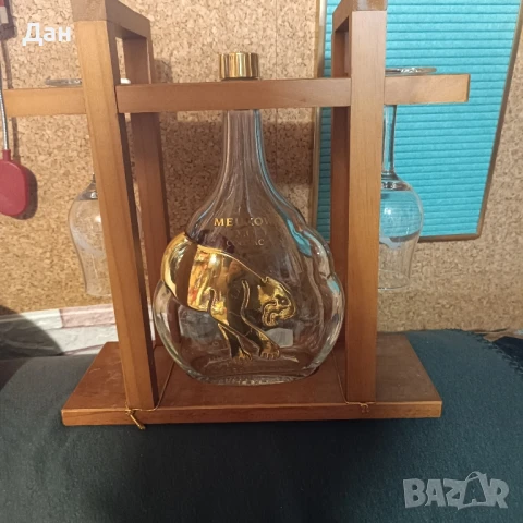 Празно шише с чаши от коняк MEUKOW, снимка 2 - Чаши - 50589936