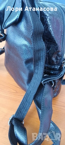 Дамска раница от еко кожа, малка, синя с щампа пчела, снимка 5 - Чанти - 54101116