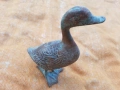 Бронзова пластика статуетка Патка, снимка 1