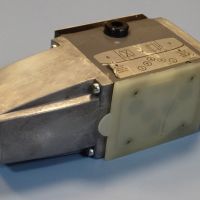 Хидравличен разпределител Sperry Vickers DG4S4-012A-52-JA-LA directional valve 100V, снимка 7 - Резервни части за машини - 45239600