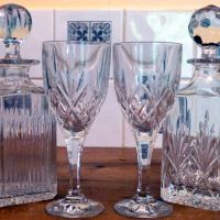 2 винтидж английски кристални гарафи, 2 кристални чаши и поднос със сребърно покритие., снимка 5 - Други стоки за дома - 45591500