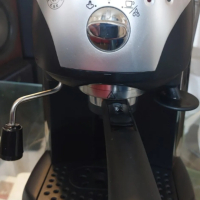 Кафе машина Delonghi espresso, снимка 1 - Кафемашини - 45045929