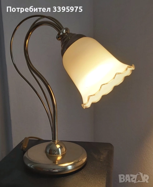 Елегантна нощна лампа с матов абажур от Англия, снимка 1