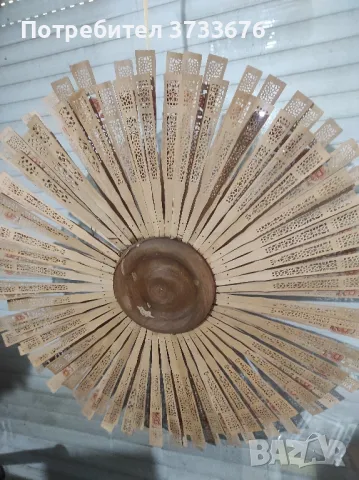 Декоративно слънце,  сърцевина стругован орех, лъчи естествен фурнир.