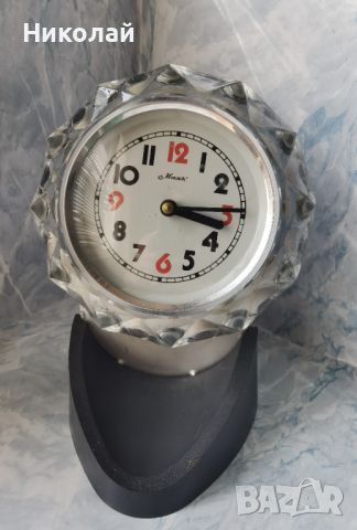 Съветски настолен часовник Маяк , снимка 1 - Антикварни и старинни предмети - 46055680