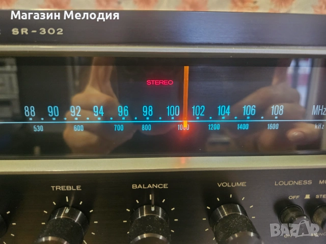 Ресивър Hitachi SR-302 В отлично техническо и визуално състояние., снимка 6 - Ресийвъри, усилватели, смесителни пултове - 52361172