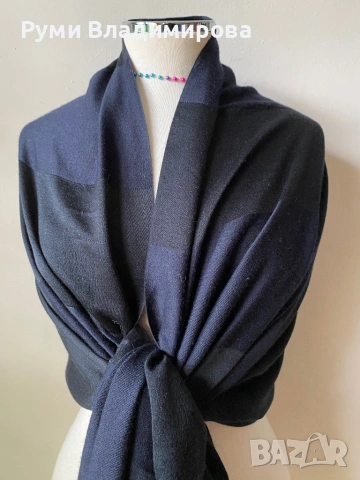 Черeн шал на тъмносини райета от вълна, снимка 2 - Шалове - 53466147