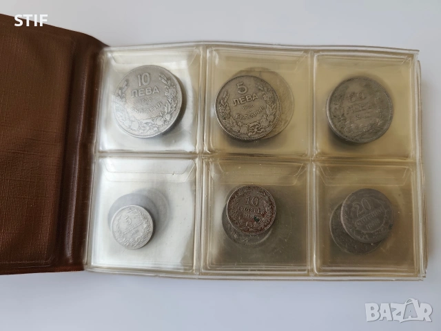 Прекрасен класьор пълен с 48 броя Царски монети