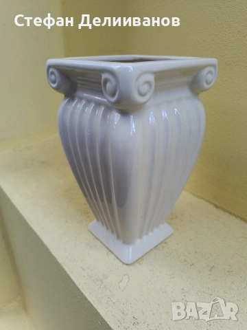 порцеланова ваза 