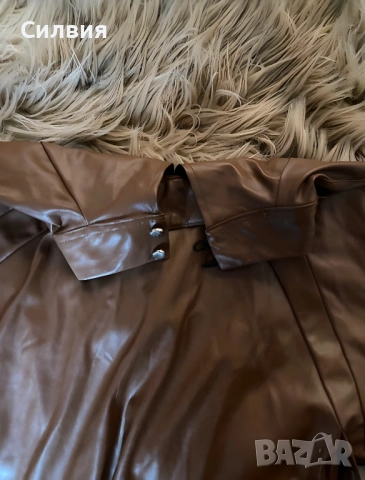 Дълга лъскава кожена рокля в цвят камел с X-образна връзка на талията, размер "S"-"M", снимка 5 - Рокли - 53118037